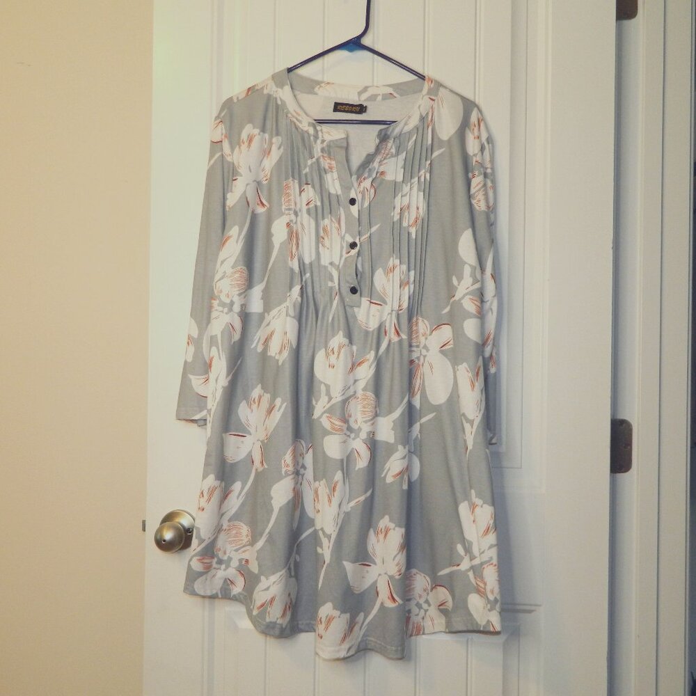 Womens 2X Floral Tunic with buttons